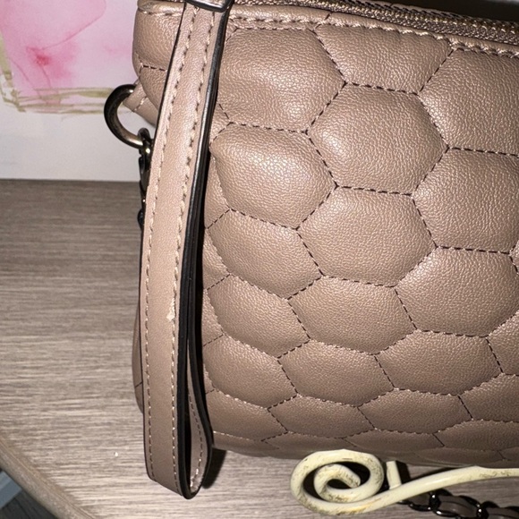 Carpisa Quilted Crossbody/Wristlet - Picture 3 of 6